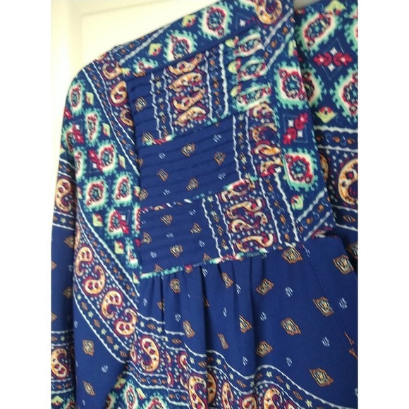 DanielRainn 2 Blue Paisley Long Roll Tab V Neck Shirt Blouse. Size M - Picture 5 of 14
